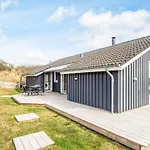 Three-Bedroom Holiday home in Løkken 4 Vakantiehuis *