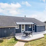 Vakantiehuis Three-Bedroom Holiday home in Løkken 4 *