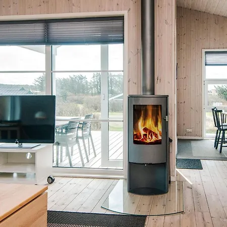 Vakantiehuis Three-Bedroom Holiday home in Løkken 4 *